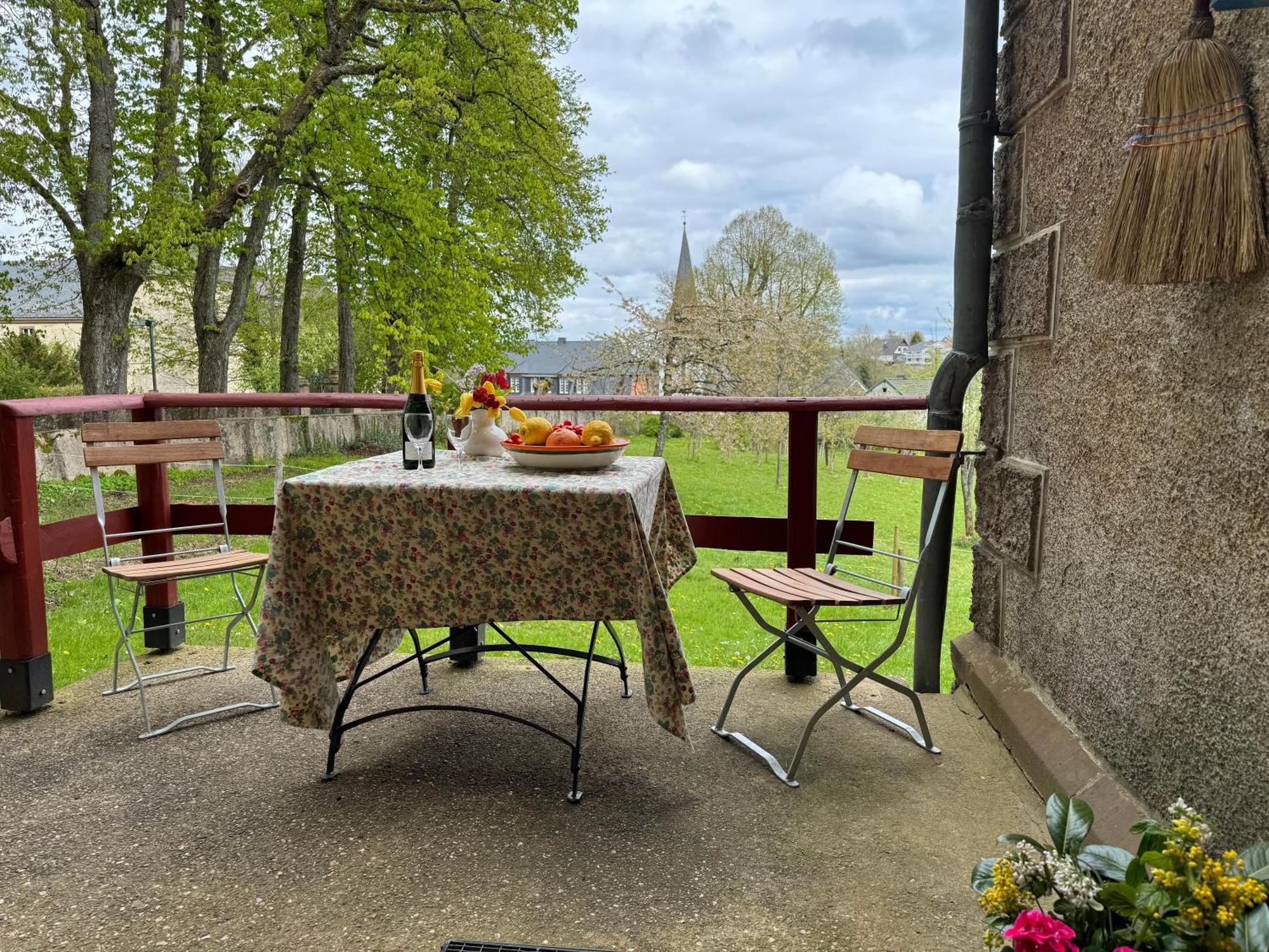 L' Extravagante Im Garten Von Schloss Schmidtheim מראה חיצוני תמונה